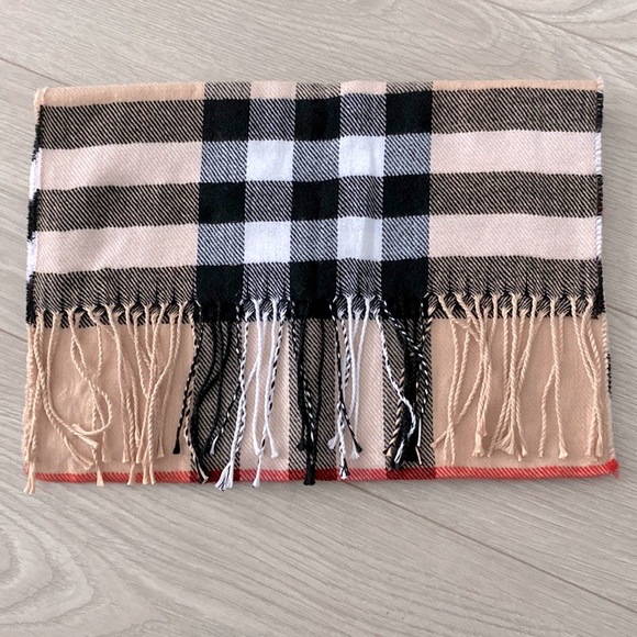 Tartan Scarf Never Worn - Picture 1 of 2